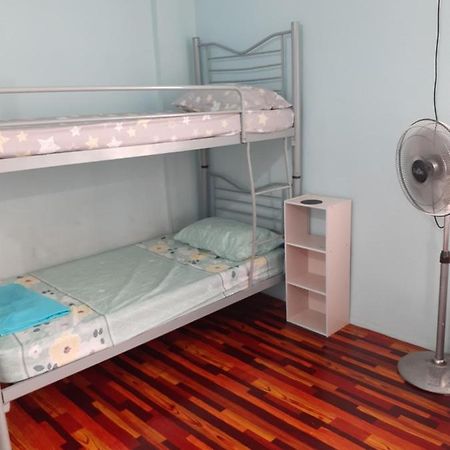 Homestay Idaman Tun Hussein - Harga Untuk 1 Rumah ,1 Bilik ,1 Bilik Air 4 Single Bed - Not Sharing 佩奈 外观 照片