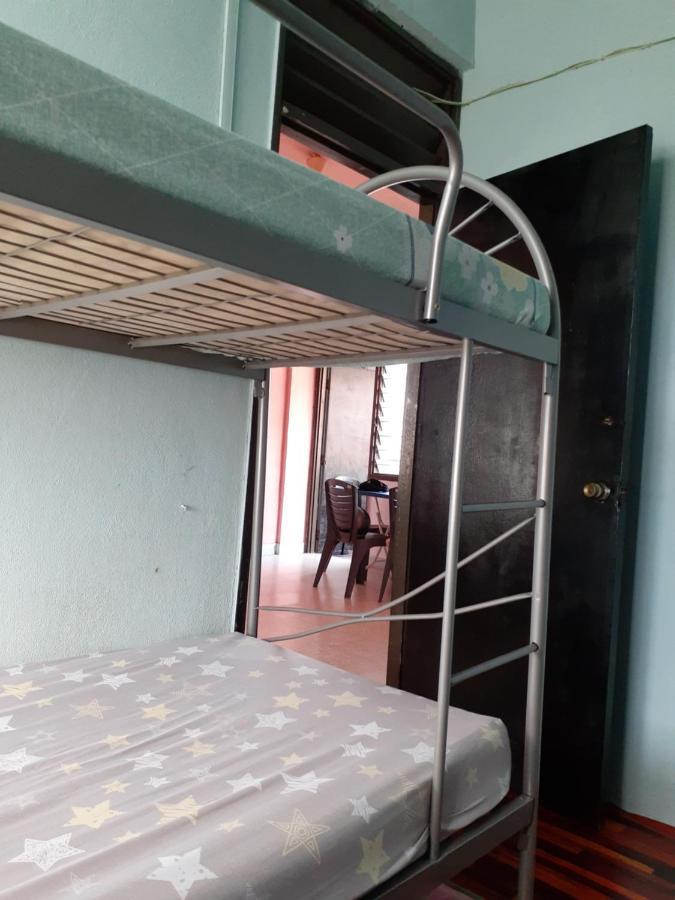 Homestay Idaman Tun Hussein - Harga Untuk 1 Rumah ,1 Bilik ,1 Bilik Air 4 Single Bed - Not Sharing 佩奈 外观 照片