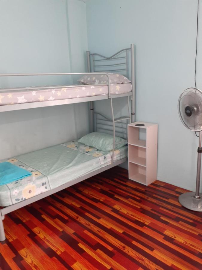 Homestay Idaman Tun Hussein - Harga Untuk 1 Rumah ,1 Bilik ,1 Bilik Air 4 Single Bed - Not Sharing 佩奈 外观 照片