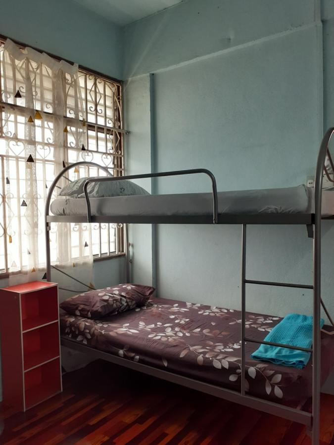 Homestay Idaman Tun Hussein - Harga Untuk 1 Rumah ,1 Bilik ,1 Bilik Air 4 Single Bed - Not Sharing 佩奈 外观 照片