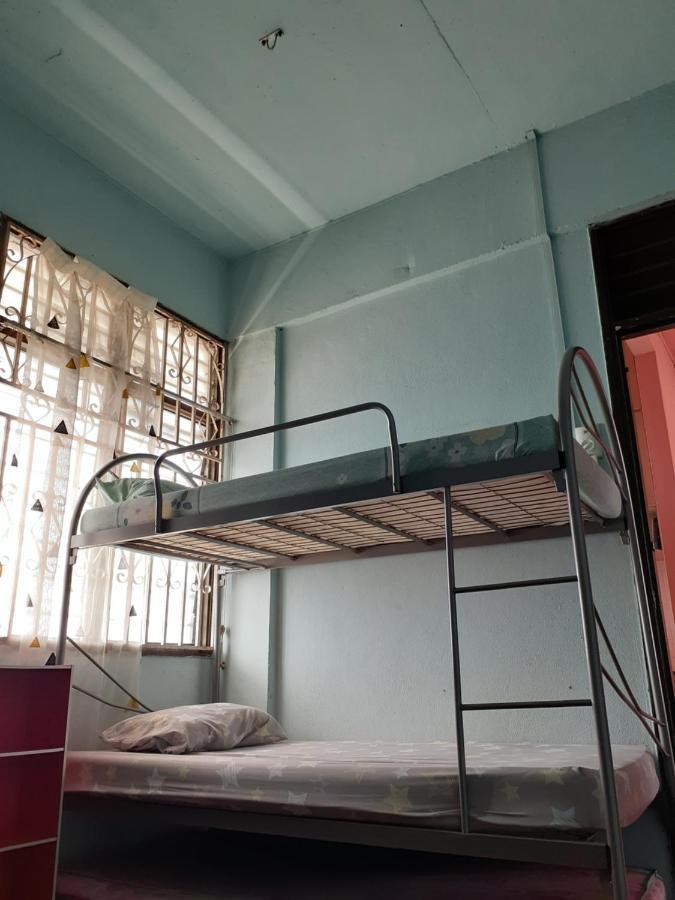 Homestay Idaman Tun Hussein - Harga Untuk 1 Rumah ,1 Bilik ,1 Bilik Air 4 Single Bed - Not Sharing 佩奈 外观 照片