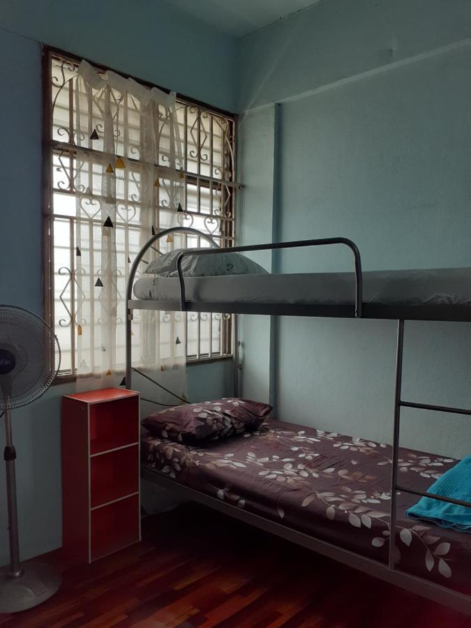 Homestay Idaman Tun Hussein - Harga Untuk 1 Rumah ,1 Bilik ,1 Bilik Air 4 Single Bed - Not Sharing 佩奈 外观 照片