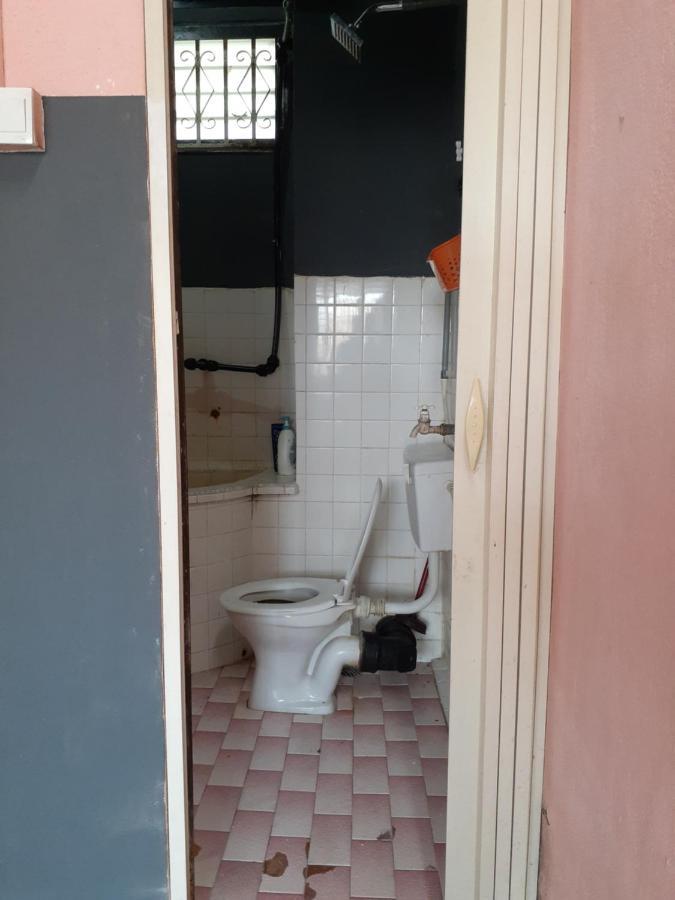 Homestay Idaman Tun Hussein - Harga Untuk 1 Rumah ,1 Bilik ,1 Bilik Air 4 Single Bed - Not Sharing 佩奈 外观 照片