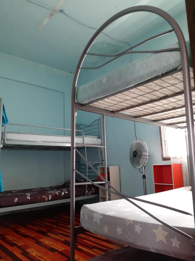 Homestay Idaman Tun Hussein - Harga Untuk 1 Rumah ,1 Bilik ,1 Bilik Air 4 Single Bed - Not Sharing 佩奈 外观 照片