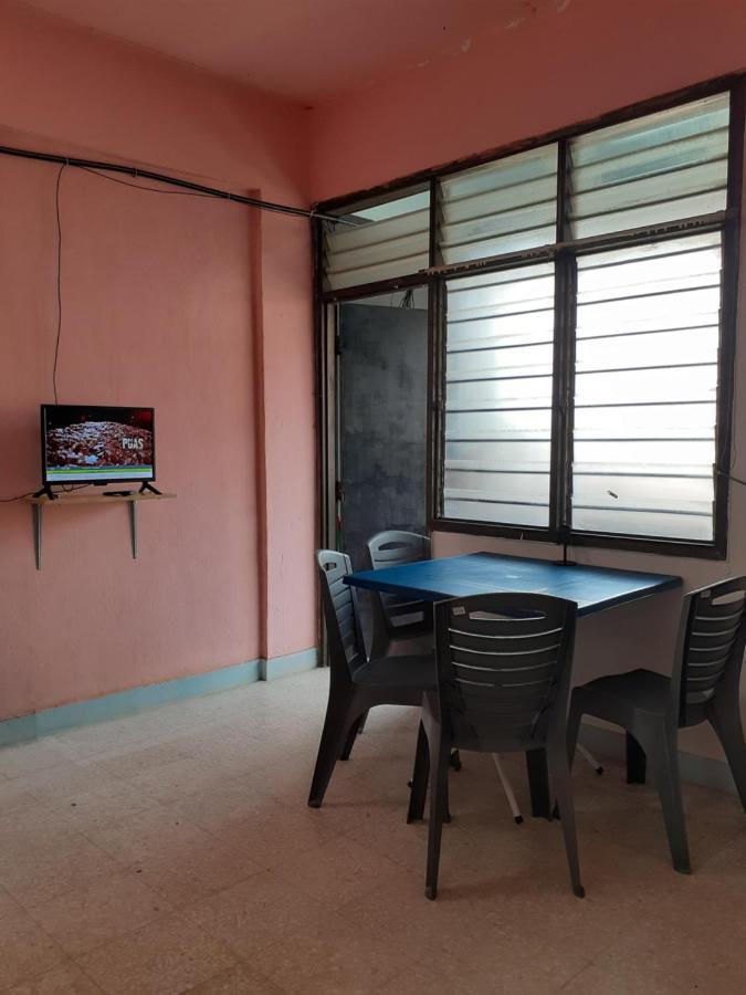 Homestay Idaman Tun Hussein - Harga Untuk 1 Rumah ,1 Bilik ,1 Bilik Air 4 Single Bed - Not Sharing 佩奈 外观 照片