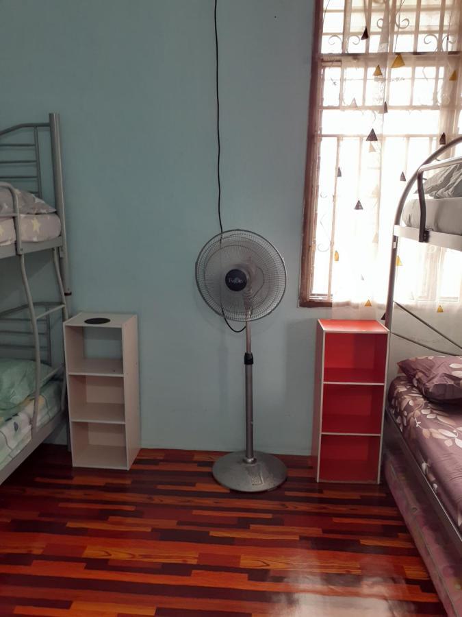 Homestay Idaman Tun Hussein - Harga Untuk 1 Rumah ,1 Bilik ,1 Bilik Air 4 Single Bed - Not Sharing 佩奈 外观 照片