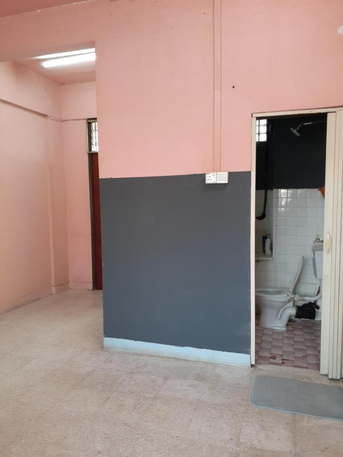 Homestay Idaman Tun Hussein - Harga Untuk 1 Rumah ,1 Bilik ,1 Bilik Air 4 Single Bed - Not Sharing 佩奈 外观 照片
