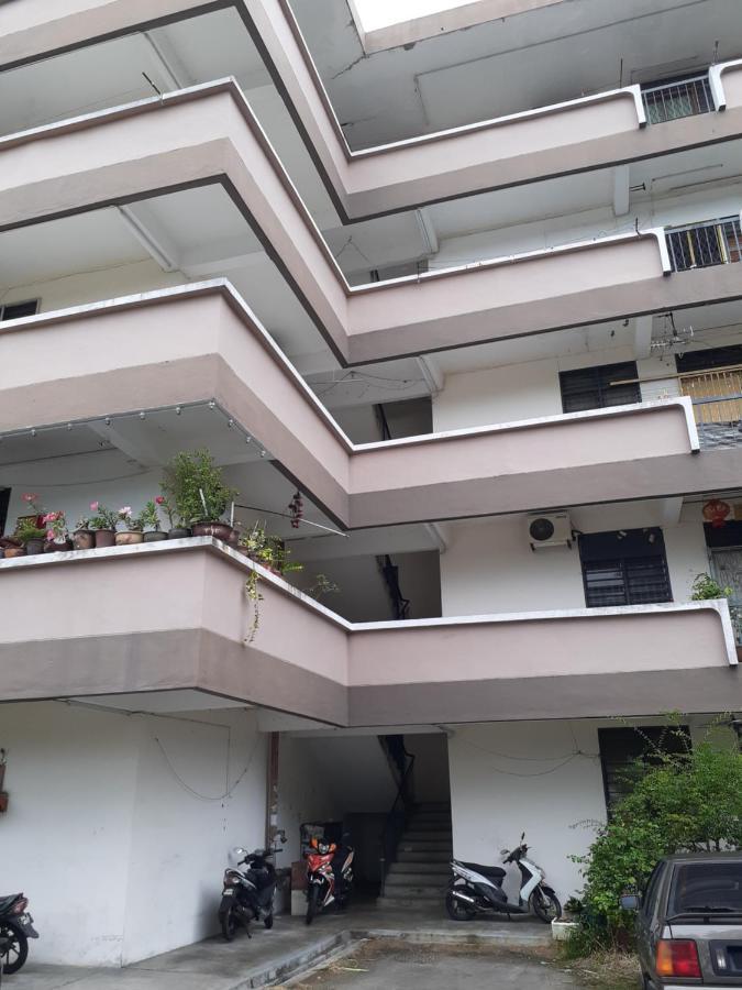 Homestay Idaman Tun Hussein - Harga Untuk 1 Rumah ,1 Bilik ,1 Bilik Air 4 Single Bed - Not Sharing 佩奈 外观 照片